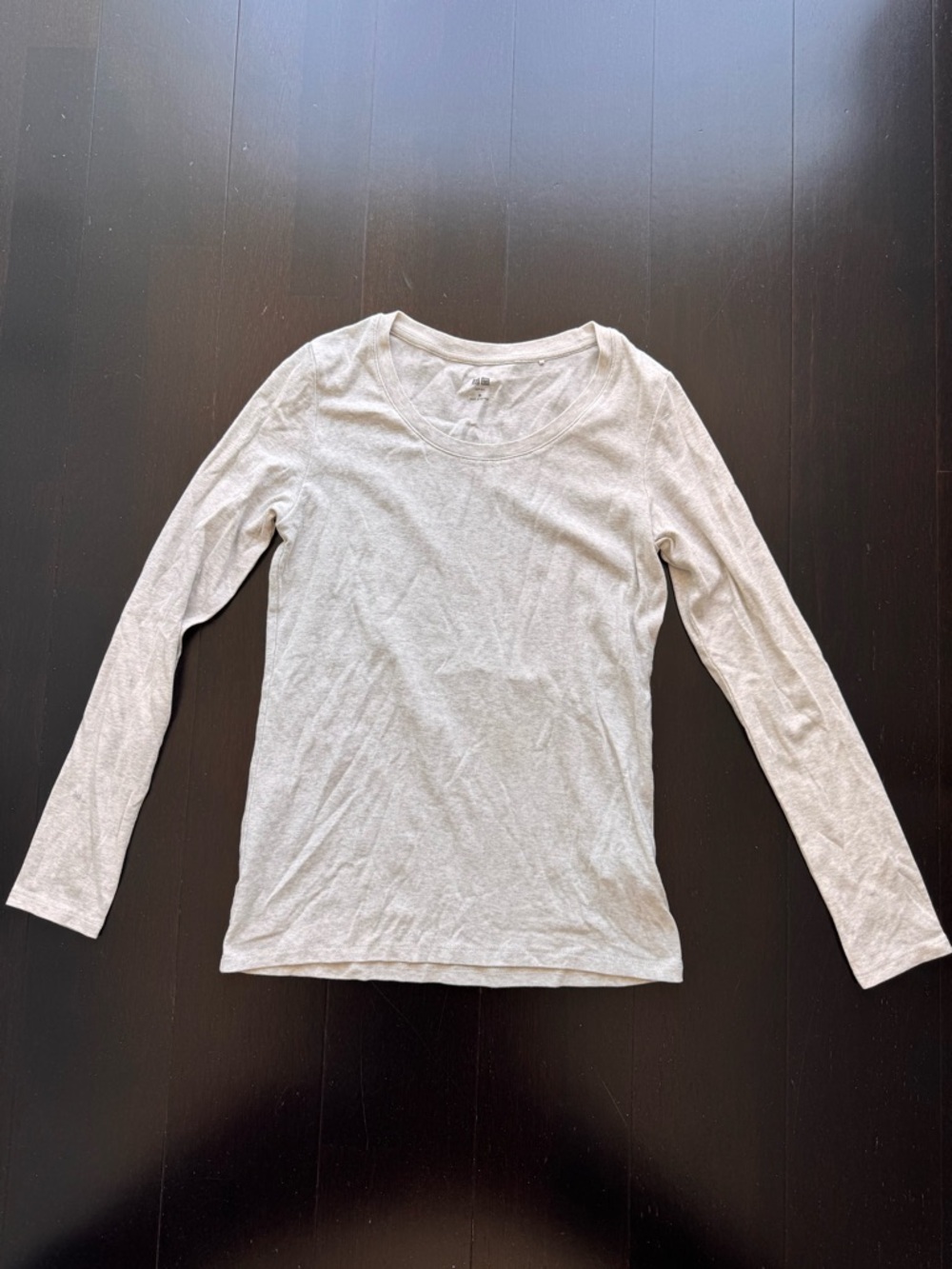 Uniqlo Light Gray Long Sleeve Scoop Neck Tee size M